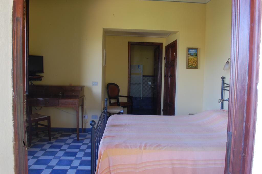 Il Pino Bed and Breakfast Vetulonia Δωμάτιο φωτογραφία