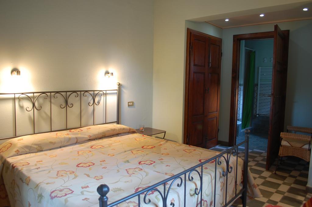 Il Pino Bed and Breakfast Vetulonia Δωμάτιο φωτογραφία
