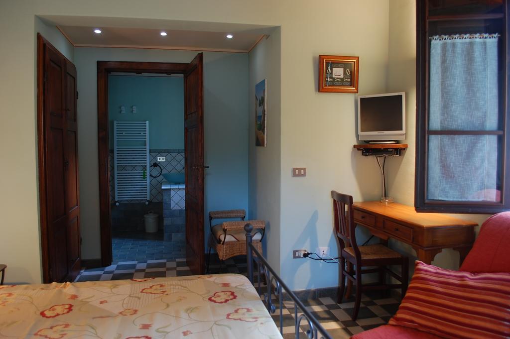 Il Pino Bed and Breakfast Vetulonia Δωμάτιο φωτογραφία